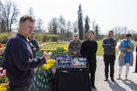 Cvetlični orkester-Novinarska konferenca v Arboretumu-3